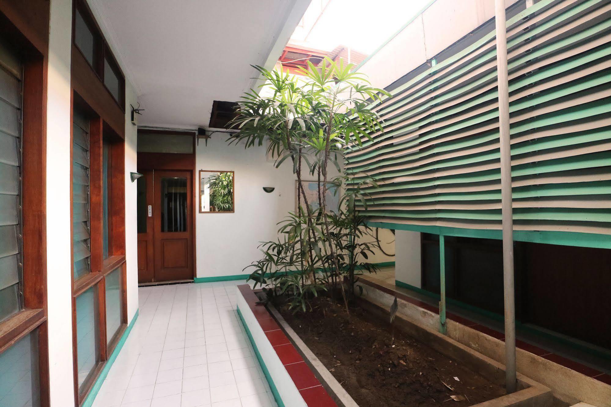 Hotel Kenongo Surabaya Exterior photo